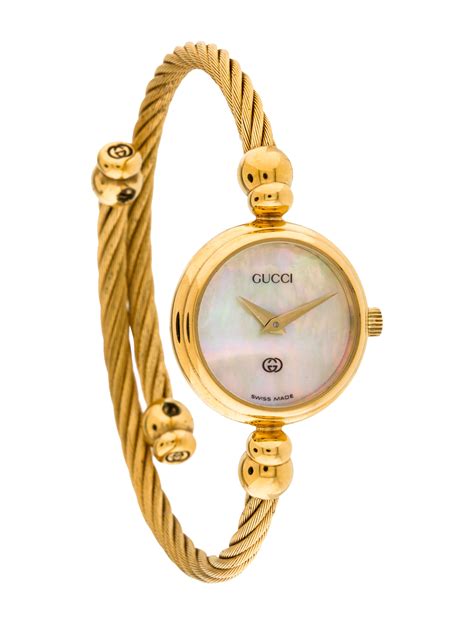 ladies gucci bracelet watch.